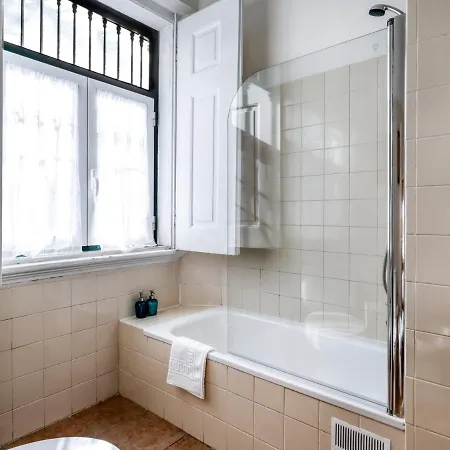 Typical House ליסבון